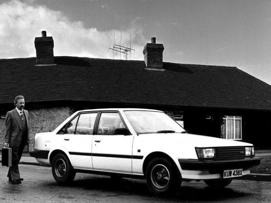  Toyota Carina 1.6 GL Saloon 1982 года  (UK) (фото 2 из 2)